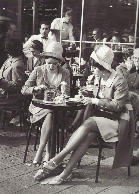 vintage bandw three friends at a paris cafe - Amazing Vintage Photographs Capture .